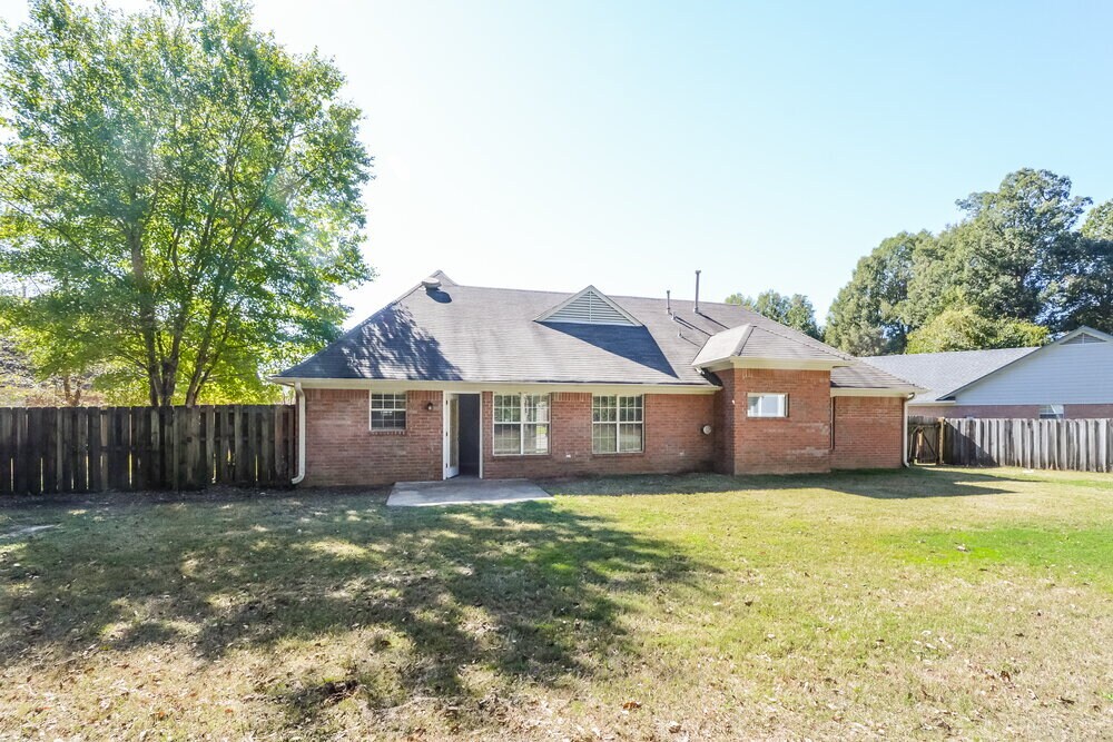 Building Photo - 6202 Morgan Manor Cove
