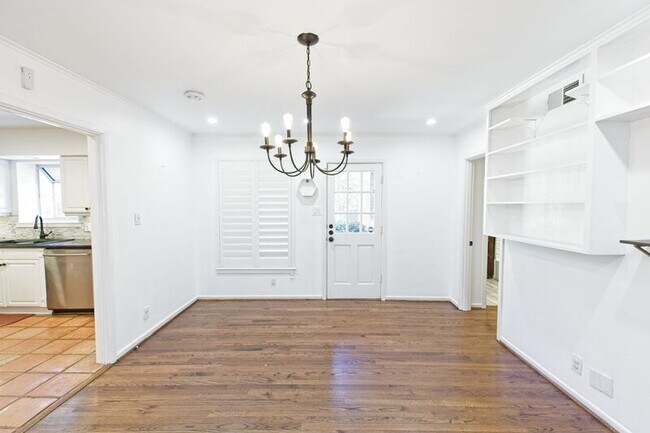 Building Photo - 11137 Sinclair Ave