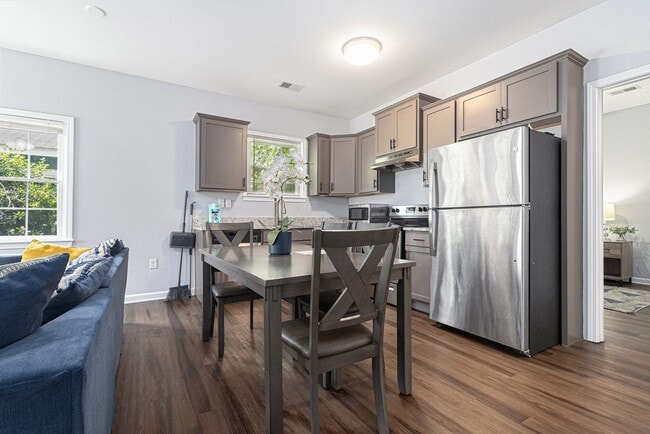 Building Photo - 1141 Moton Ave SW