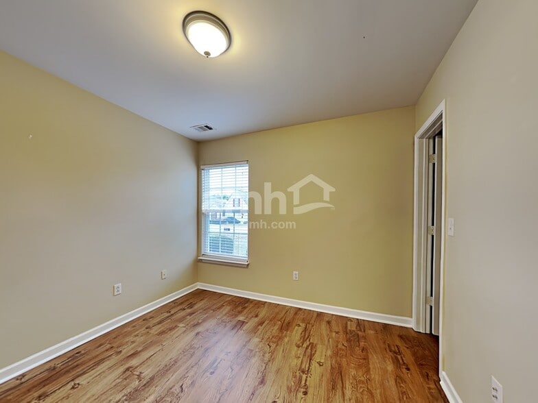 Building Photo - 32 Riverbed Dr