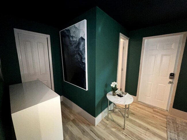 Building Photo - 625 NE 13th Ave