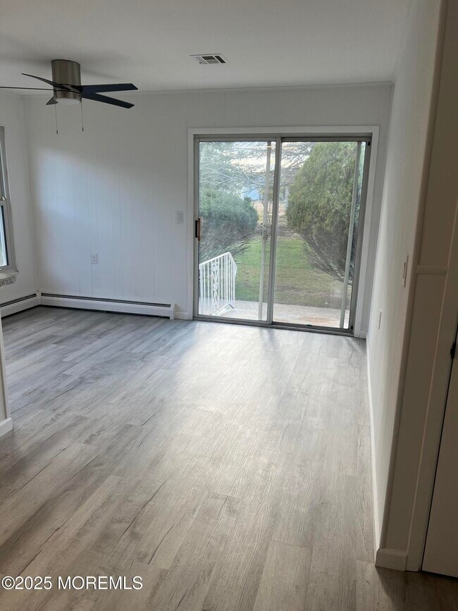 Building Photo - 327 Curacao St