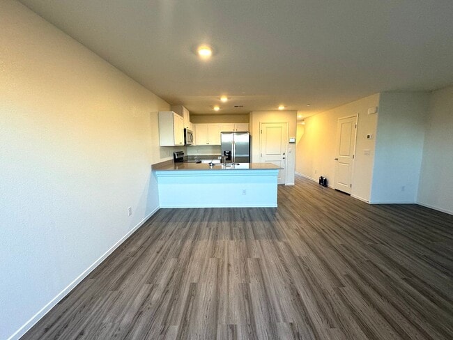 Building Photo - 9932 Florence Hills St