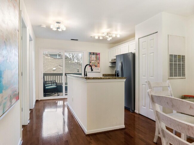Building Photo - Charming Dilworth Condo in Olmsted Park – Walkable, Updated, Furnished Option Available. Pool Views!