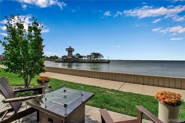 Building Photo - 36 Harbour Pointe Common