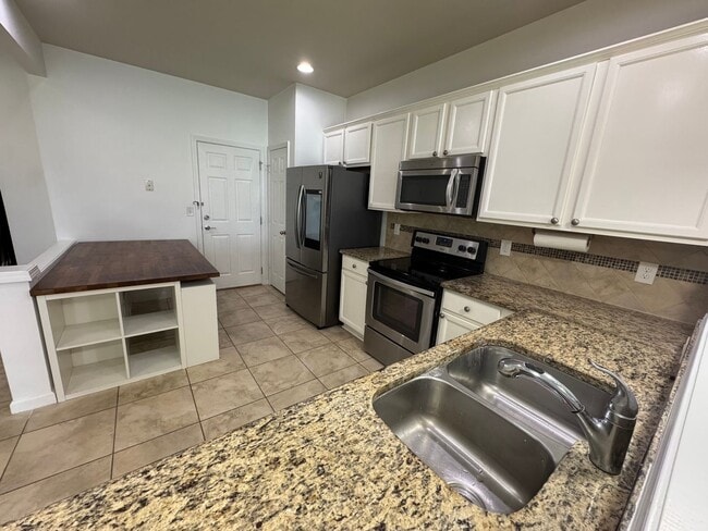 Building Photo - Lake Views. Upgraded Finishes. Gated Commu...