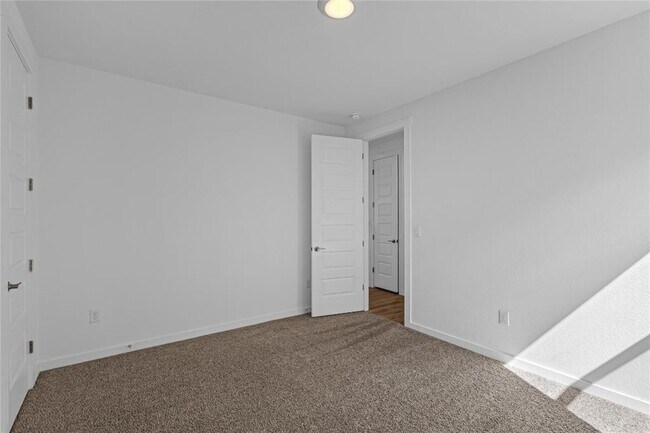 Building Photo - 1925 Ruger Pass