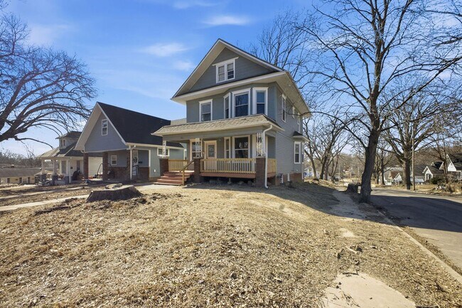 Building Photo - Spacious 4-Bedroom, 1.5-Bath Home with Plenty of Living Space!