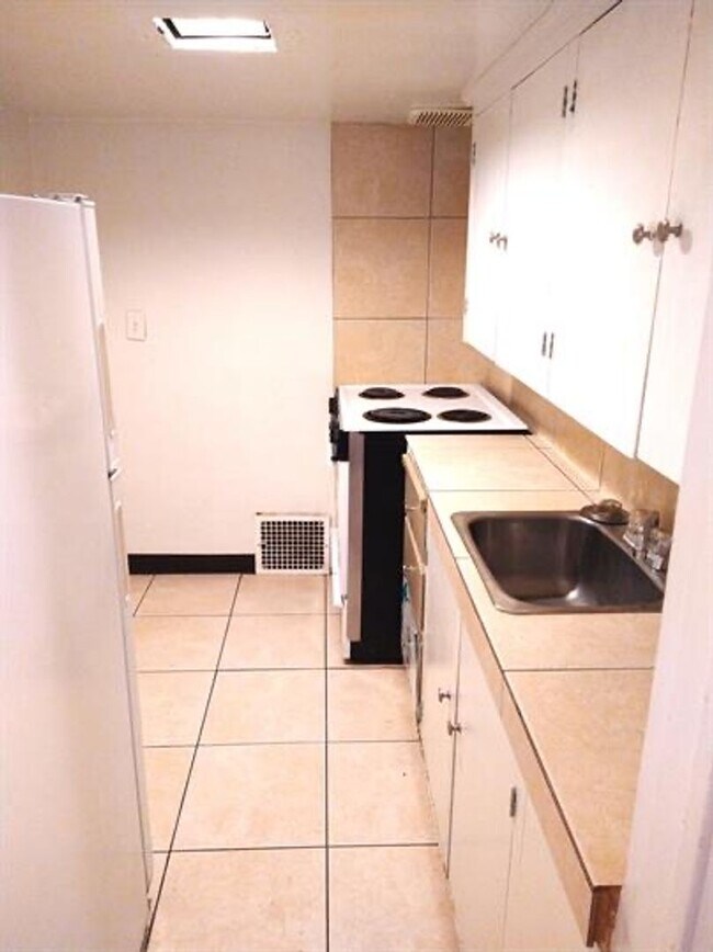 Building Photo - 785 28th St