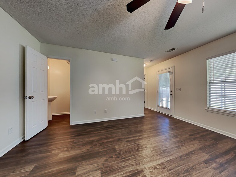 Building Photo - 119 Macallan Ct