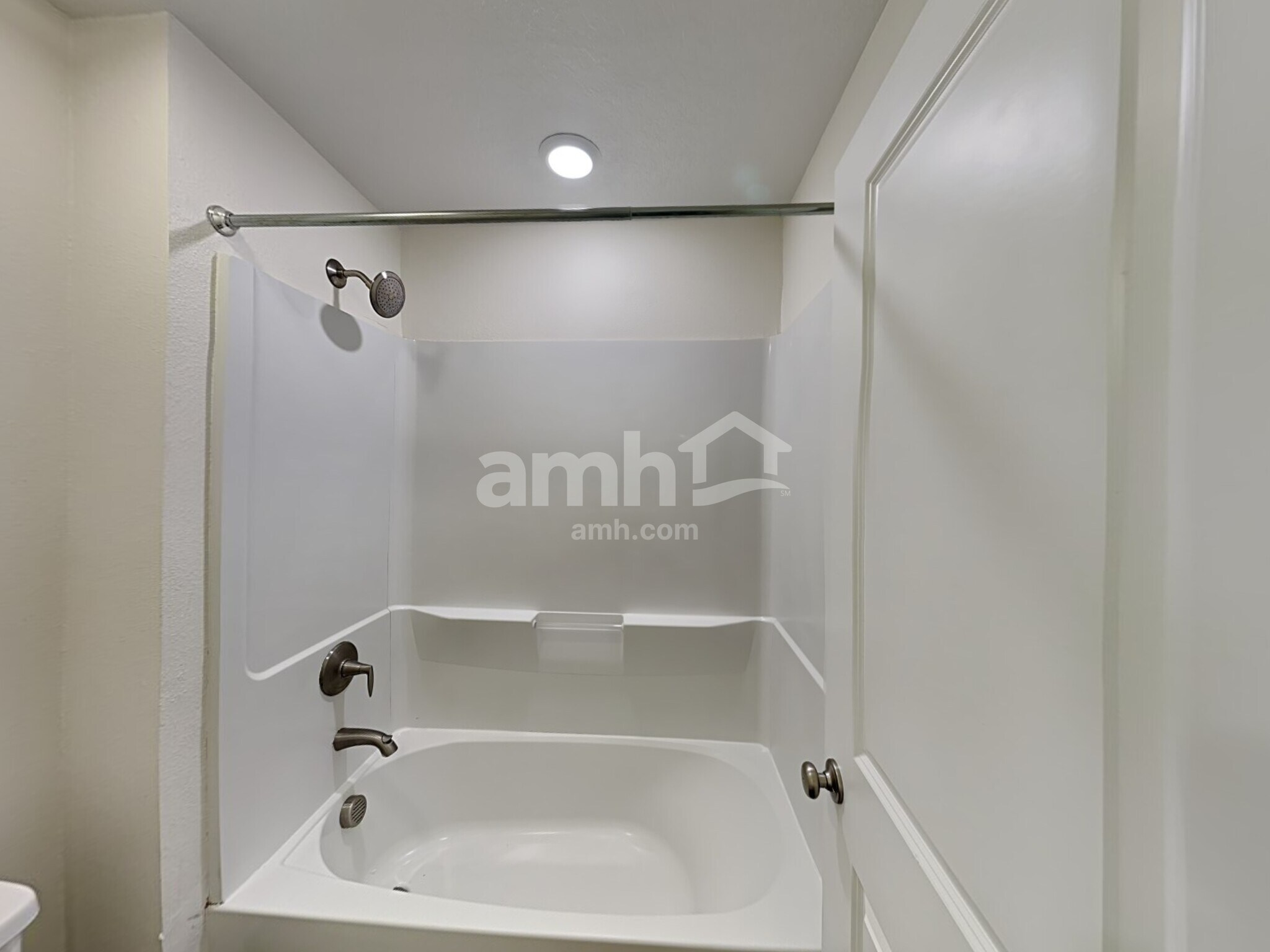 Building Photo - 405 Pine Terrace Dr