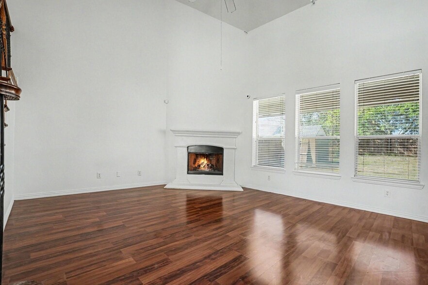 Building Photo - 3023 Riverwood Ln