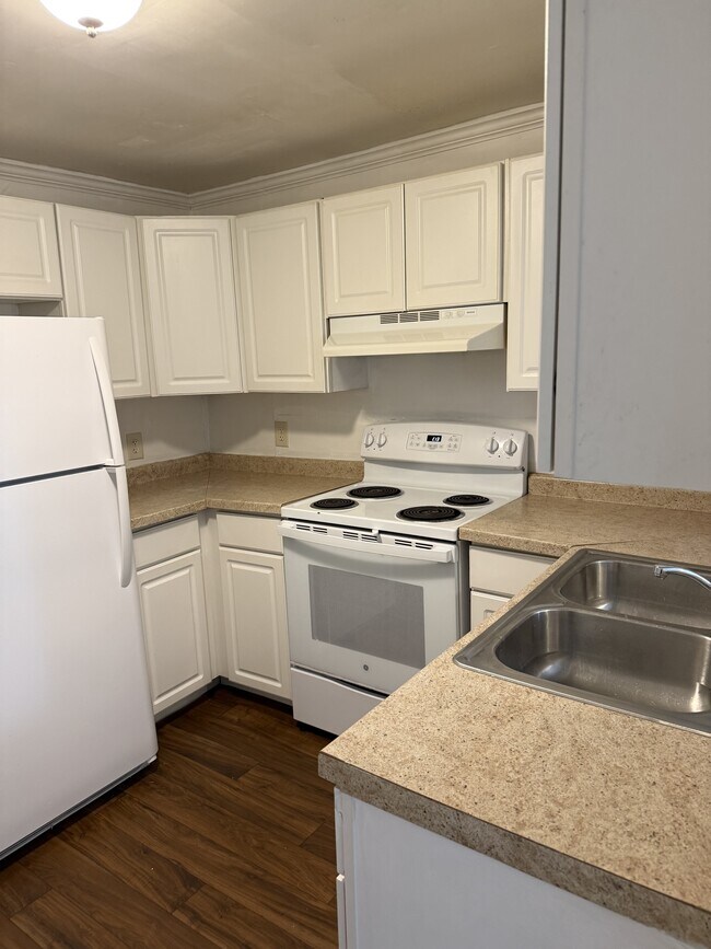 Building Photo - 5009 Hoagland Ave