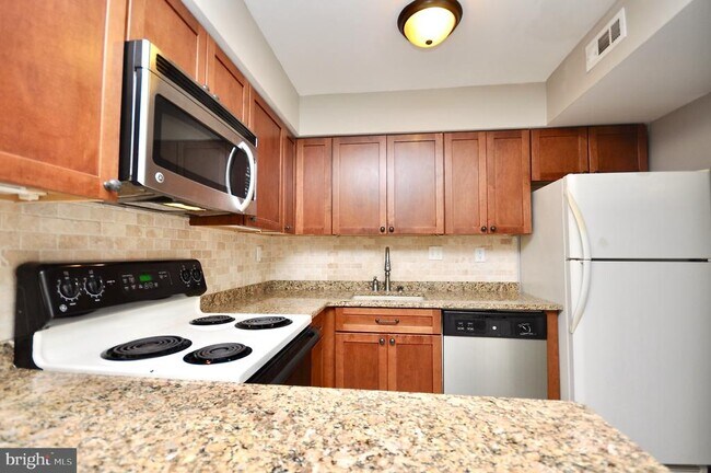 Building Photo - 6 Aspen Way