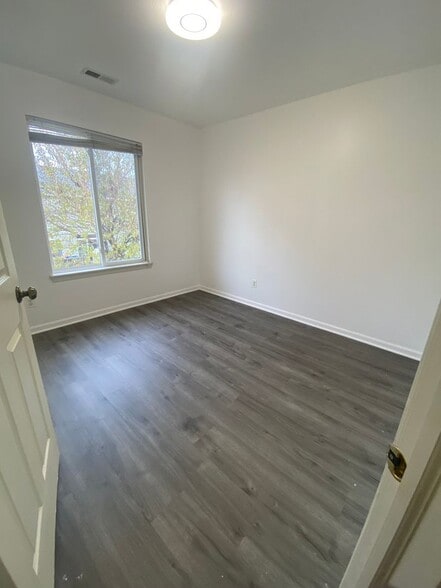 Building Photo - 315 Richmond Dr