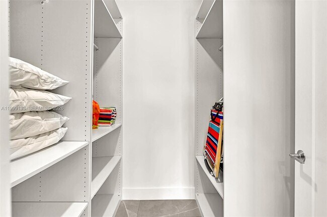 Building Photo - 2100 Miami Rd