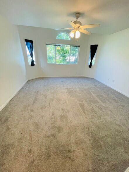 Building Photo - 1918 Kelly Ave