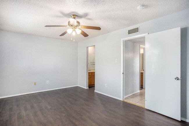 Building Photo - 3710 Hulen Park Cir