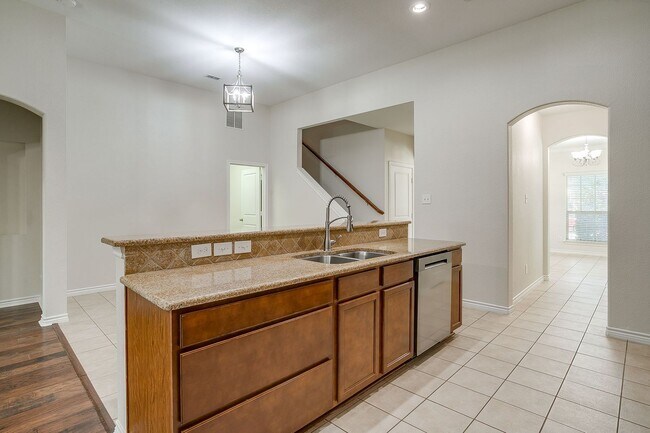 Building Photo - 3801 Weatherstone Dr