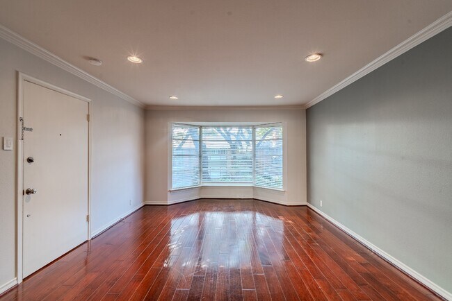Building Photo - 6106 Averill Way