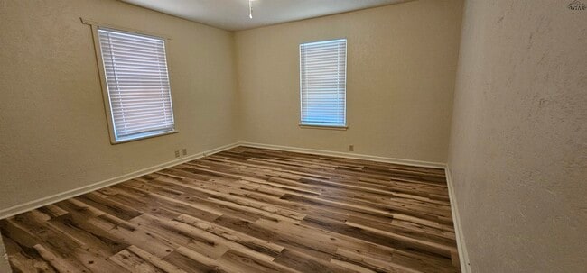 Building Photo - 521 W Inwood Dr
