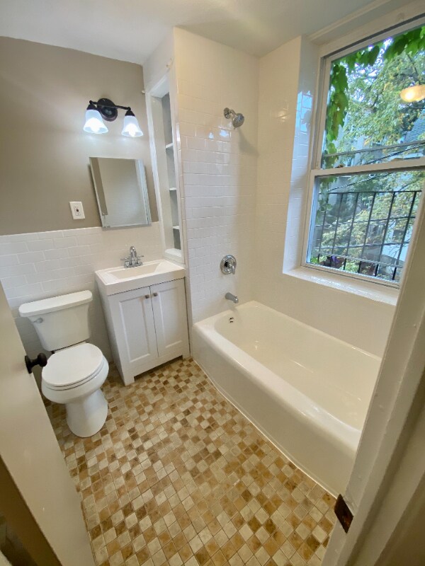 Building Photo - 1862 Beacon St