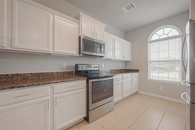 Building Photo - 20630 Stout Dr