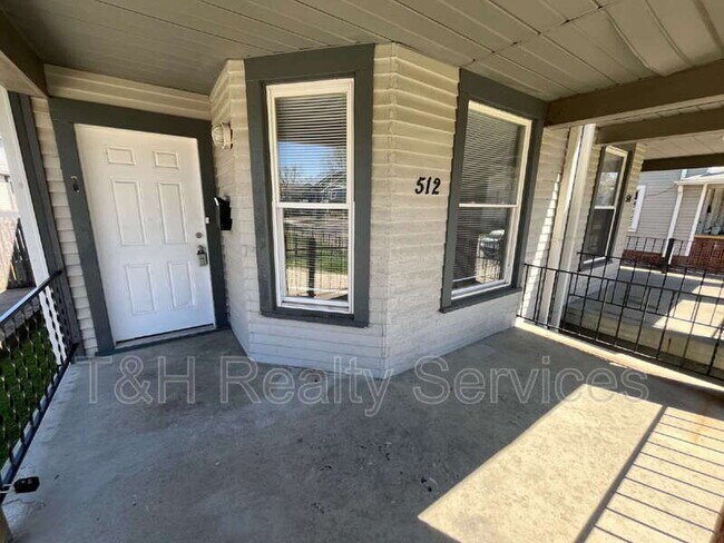 Building Photo - 512 E 33rd St