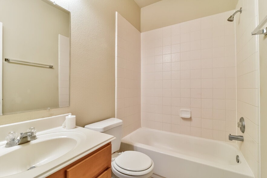 Building Photo - 5915 Ranch Riata Ct