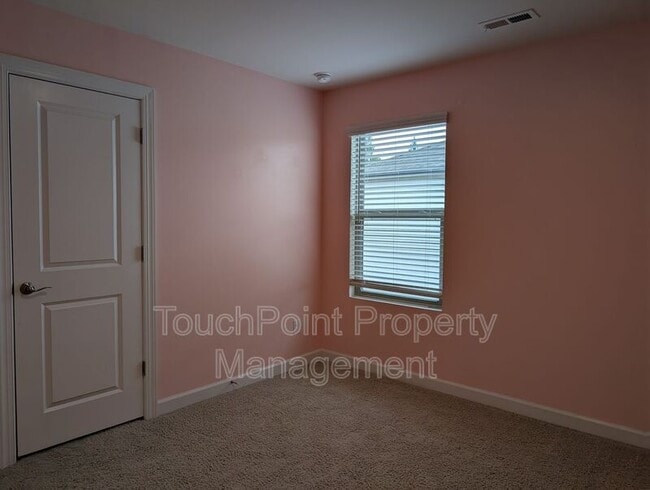 Building Photo - 5906 Fenway Dr