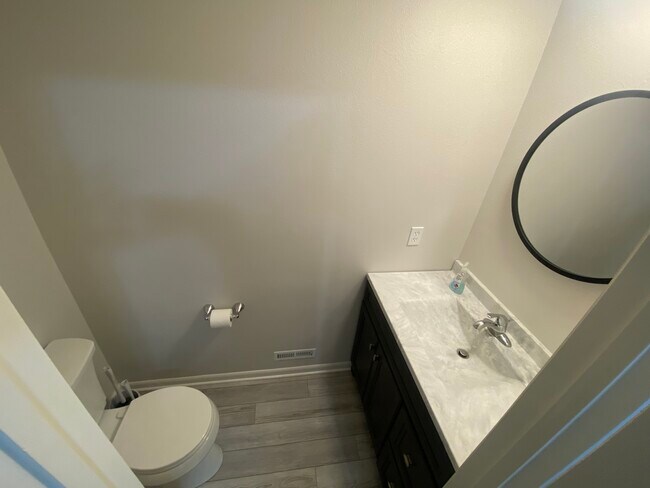 Building Photo - 1544 E Park Ave