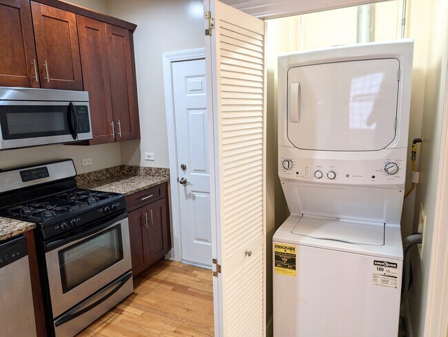 Building Photo - 142 Elmwood Ave