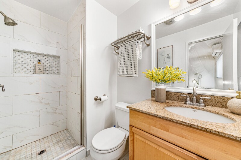 Building Photo - 1926 Glendon Ave