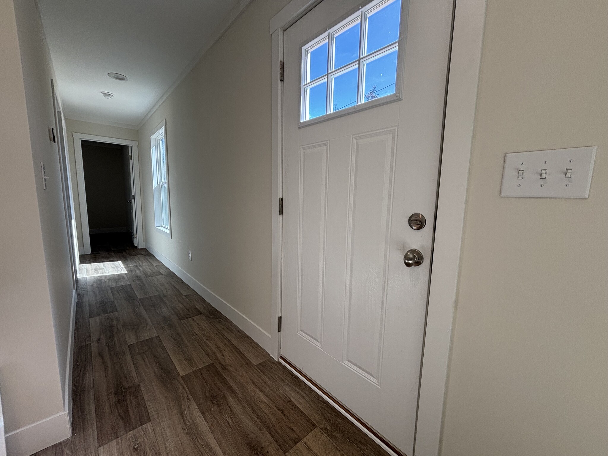 Front door/ Hallway to Guest Bedrooms - 1621 Marvin Shafer Way