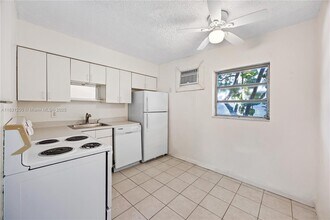 Building Photo - 400 SE 31st St