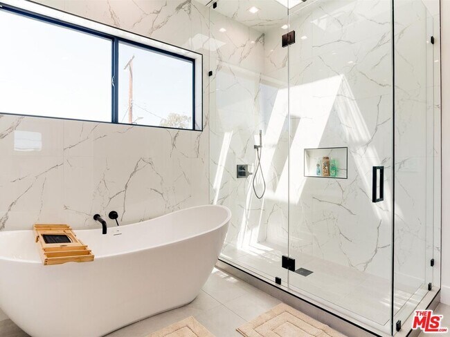 Building Photo - 5929 Hesperia Ave