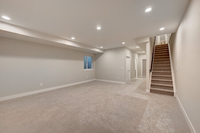 Building Photo - $3,900 - 4 Bed, 3.5 Bath Updated Townhome ...