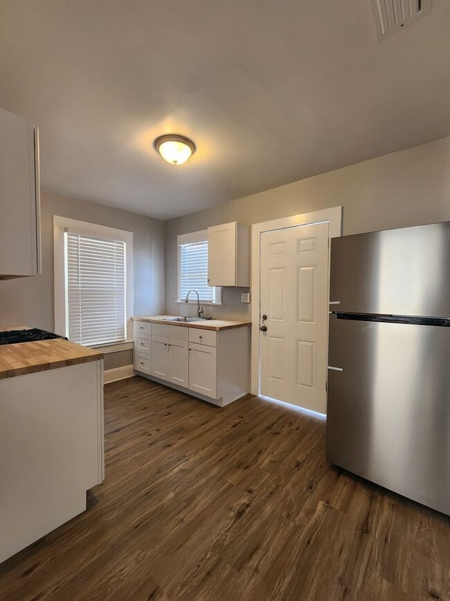 Building Photo - **  HALF OFF 1ST MONTH'S RENT WITH 13 MONT...