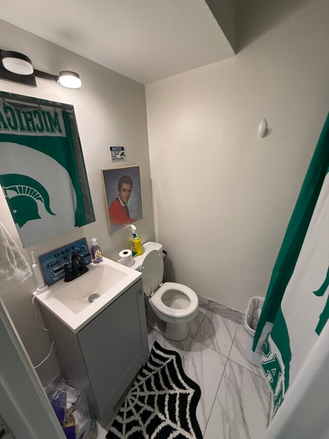 Building Photo - 1250 Lilac Ave