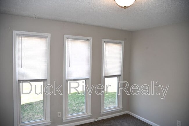 Building Photo - 213 Hunter Dr