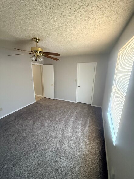 Building Photo - 828 Hardy Springs Cir