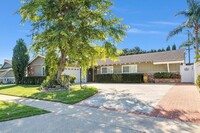 Building Photo - "Spacious 4-Bedroom Pool Haven in Tustin"