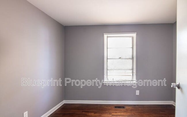 Building Photo - 2242 3rd Ave S