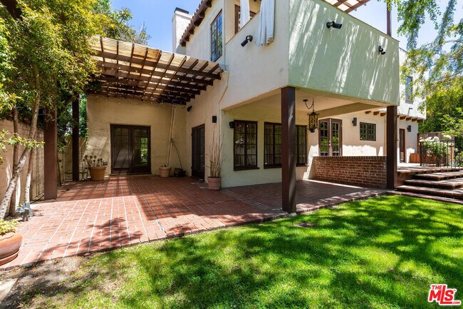 Building Photo - 329 N McCadden Pl