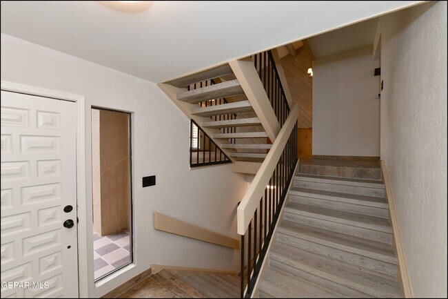 Building Photo - 5900 Mira Hermosa Dr
