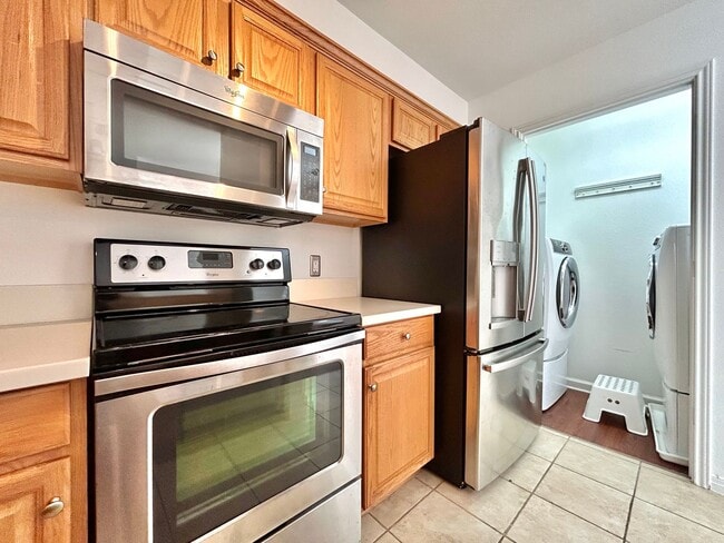 Building Photo - Charming 2-bedroom, 2.5-bathroom home at The Arbors at Riverside