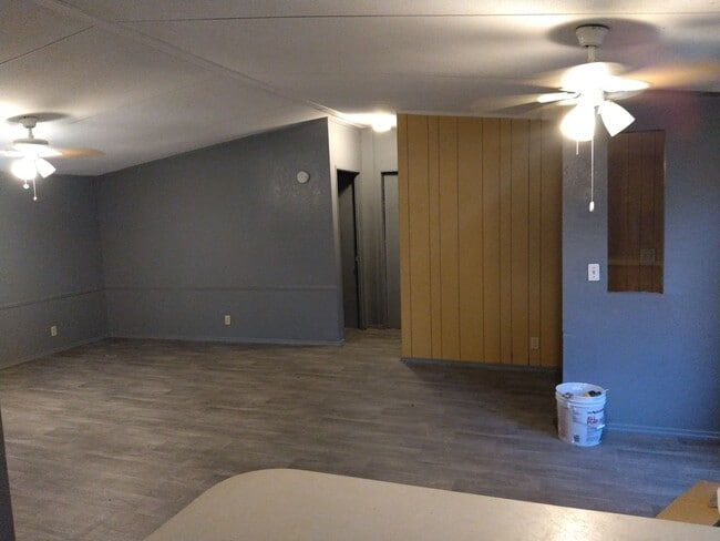 Building Photo - 15474 Mapletree Dr