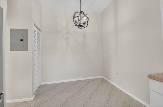 Building Photo - 5136 Floria Dr