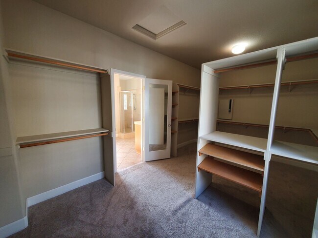 Building Photo - STUNNING SPACIOUS 5 BEDROOM HOME IN CONCOR...