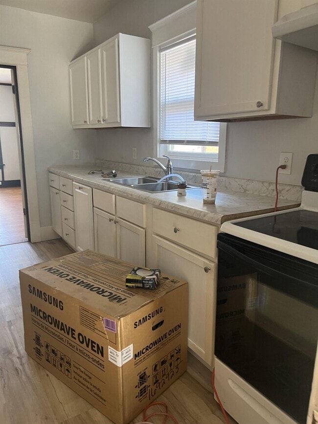 Building Photo - 210 W Richmond Ave